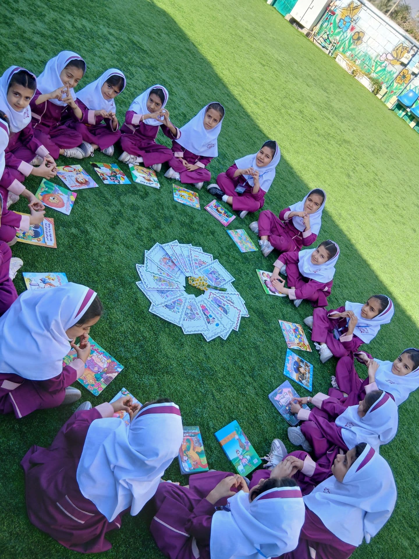 به مناسبت هفته کتابخوانی دبستان بهاران